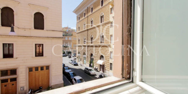 LUNGOTEVERE MELLINI 084