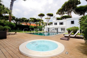 FREGENE - SPLENDIDA VILLA CON PISCINA