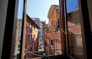 VIA DEL BANCO DI SANTO SPIRITO/VIA PANICO: PRESTIGIOSO APPARTAMENTO IN VICOLO DI SAN CELSO