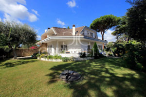INFERNETTO: PRESTIGIOSA VILLA